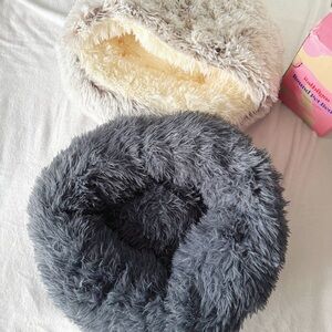 Lot of 2 Round Cozy Donut Beds for pets small dogs cats
